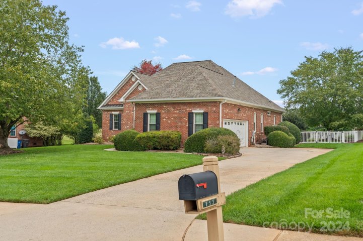 133 Fox Den Circle sold home in Larkin Golf Club, Statesville, NC
