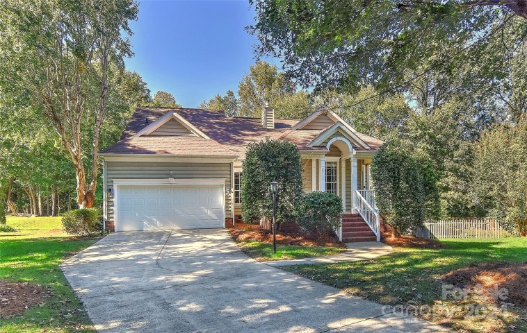 2711 Chickadee Drive sold home in Robyns Glen, Charlotte, NC