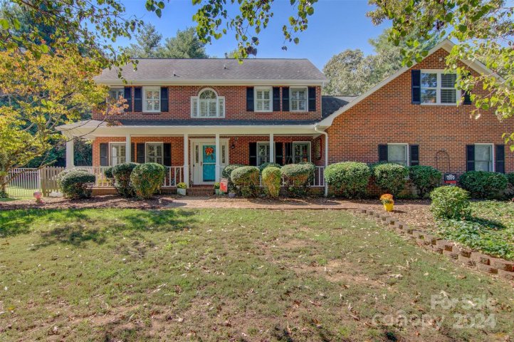 1360 33rd Avenue Drive sold home in North Pines, Hickory, NC