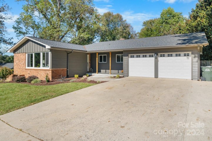2040 10th Street Boulevard sold home in Lakeland Park, Hickory, NC