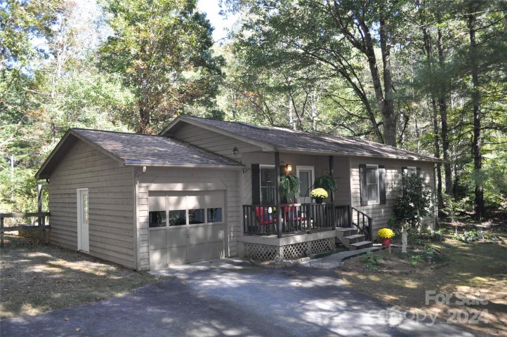 203 Cinnamon Way sold home in Cinnamon Woods, Flat Rock, NC
