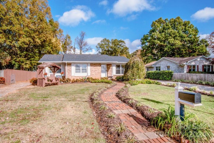 834 Brookwood Drive sold home in Brookwood Terrace, Mooresville, NC