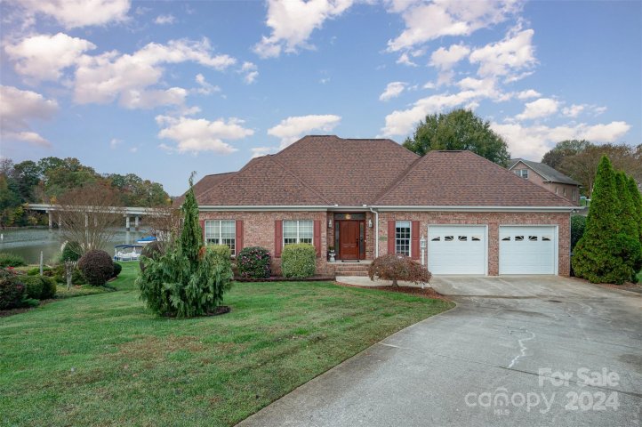 219 E Tattersall Drive sold home in Windemere, Statesville, NC