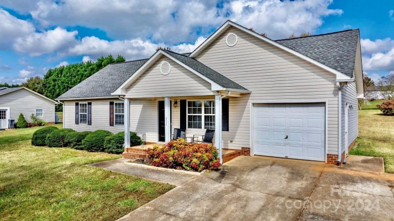 2972 Country Crossing Drive sold home in Country Crossing, Lincolnton, NC