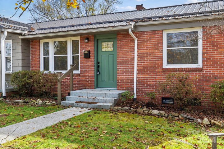 30 Elm Bend Road sold home in Sapphire Manor, Brevard, NC