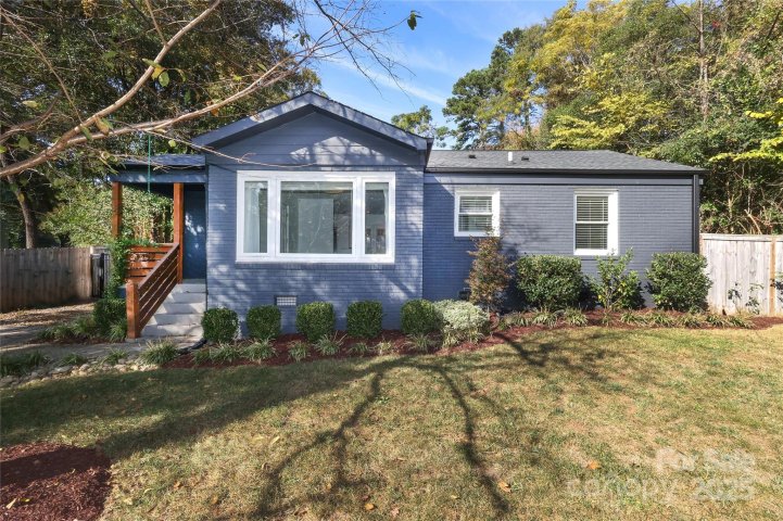 3452 Airlie Street sold home in Shamrock Gardens, Charlotte, NC