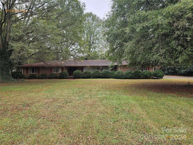 5913 Robin Hollow Drive sold home in Ellington Farm, Mint Hill, NC