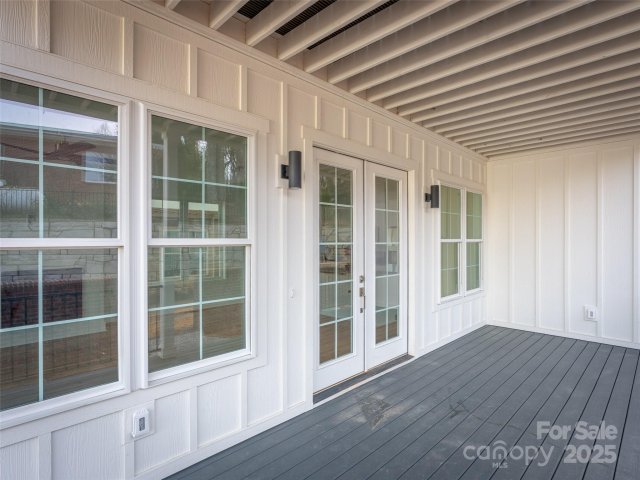 24 Skyvue Court pending home in Skyvue Village, Saluda, NC