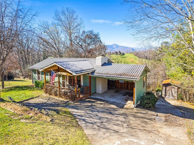 142 Acorn Lane sold home in Oak Park, Clyde, NC