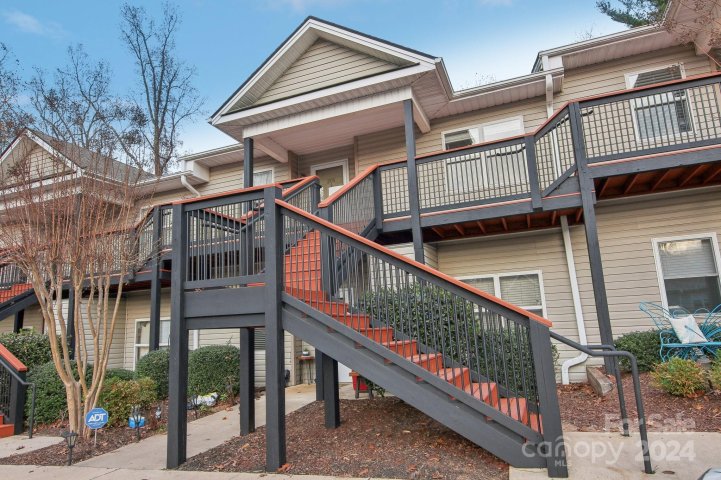 208 Carlyle Way sold home in Carlyle Condominiums, Asheville, NC