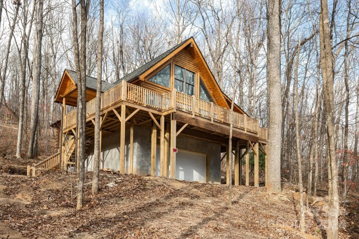 416 Whiteside Trail sold home in Lace Falls, Hendersonville, NC