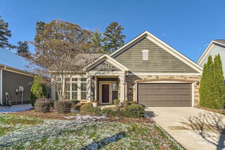 8235 Parknoll Drive sold home in The Courtyards of Huntersville, Huntersville, NC
