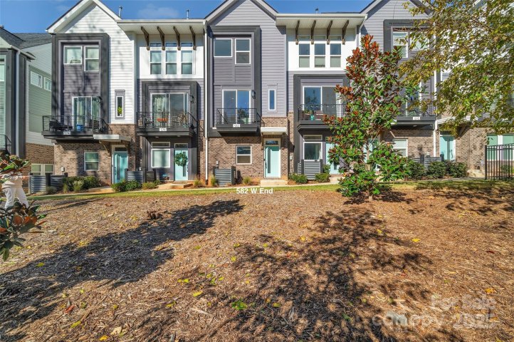 582 West End Drive sold home in West End Towns, Charlotte, NC