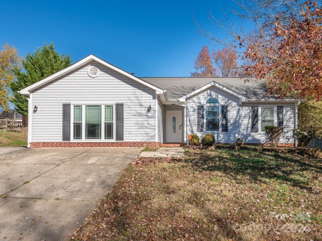 3916 Cedarbark Drive sold home in Glenwood Manor, Matthews, NC