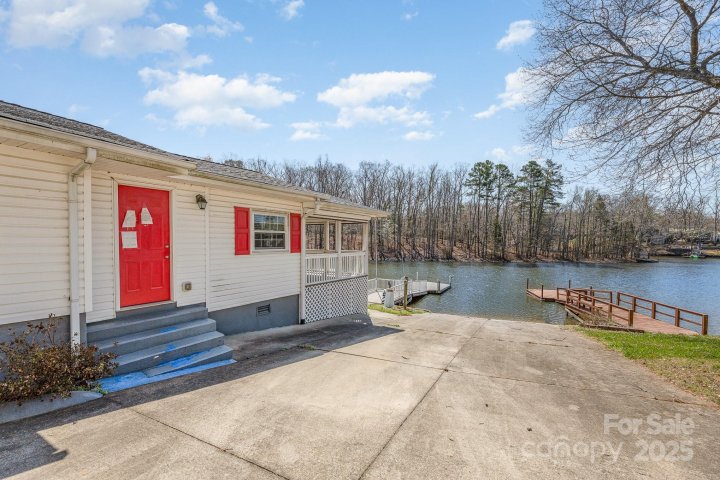 1423 Shoreline Drive sold home in Oakwood Acres, Lexington, NC
