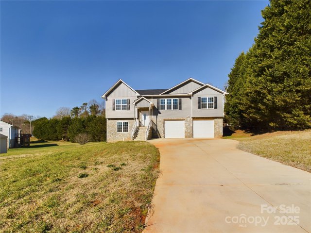 2061 Gary Lane sold home in Plaza Ridge, Hickory, NC