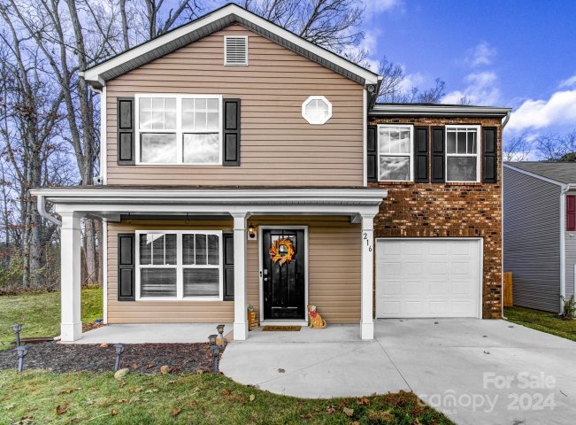 216 Roper Street sold home in Hamrick Farms, Candler, NC