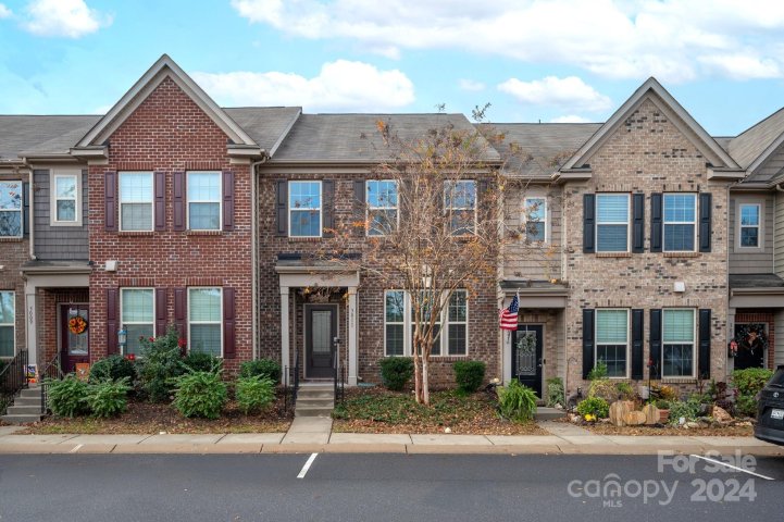 3011 Honeylocust Lane sold home in The Grove, Fort Mill, SC