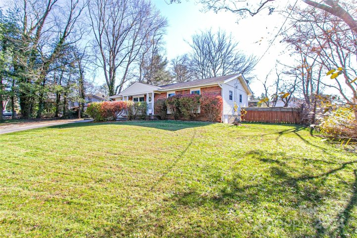 710 Dana Road sold home in Willowbrook, Hendersonville, NC