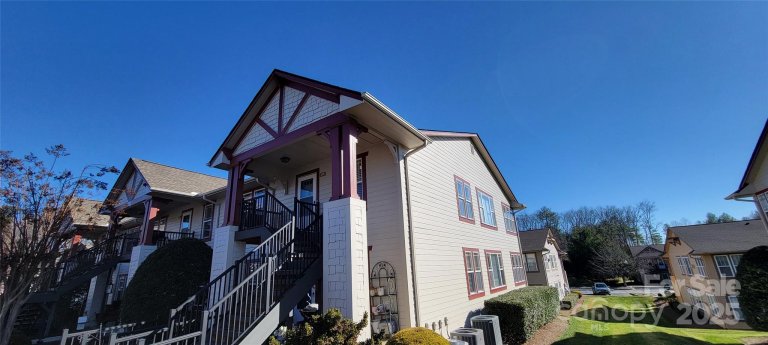 2306 Deermouse Way active home in Wolfpen, Hendersonville, NC