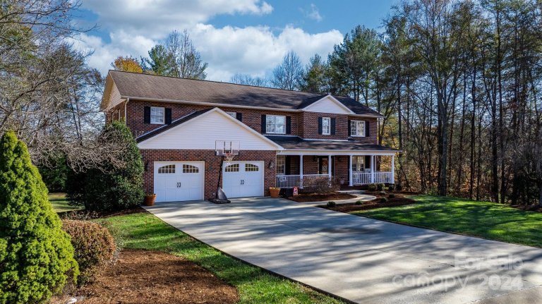 104 Clearwater Drive sold home in Winding Creek, Morganton, NC