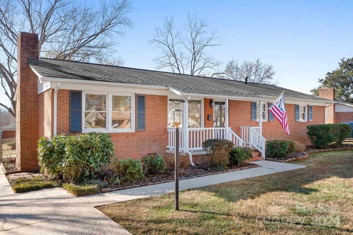 205 Crestview Drive sold home in Crestview, Lincolnton, NC