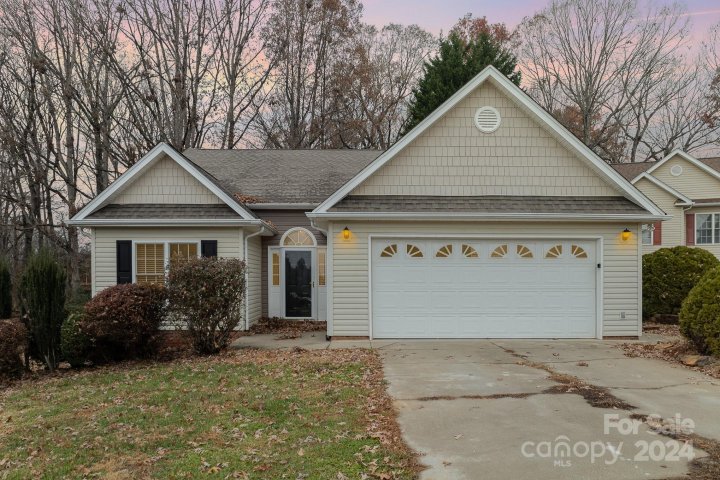 1824 Pipers Ridge Circle sold home in Pipers Ridge, Conover, NC
