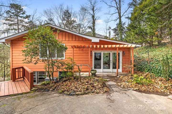 6 Constitution Court sold home in Riceville Forest, Asheville, NC