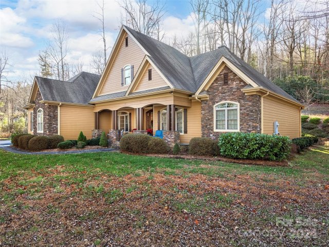 318 Freedom Trail Court sold home in Cobblestone Village, Zirconia, NC