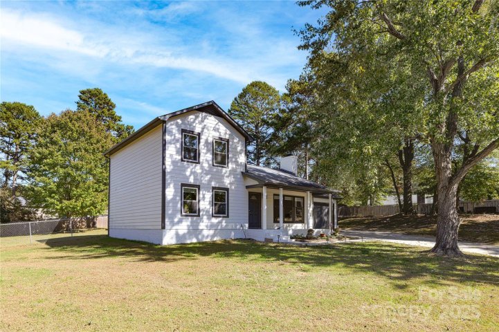 2400 Caswell Court sold home in Governors Square, Gastonia, NC