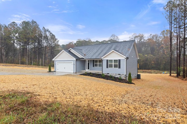 2412 Mintew Circle sold home in Lincoln Greens, Lincolnton, NC