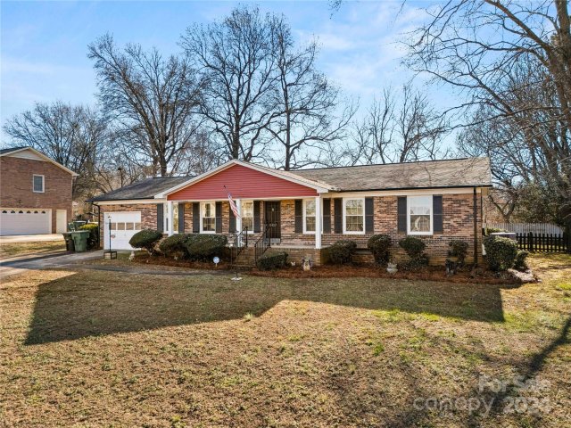 2427 Sandlewood Drive sold home in Landsdowne, Gastonia, NC