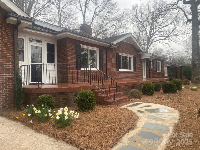 936 N 5th Street sold home in Forest Hills, Albemarle, NC