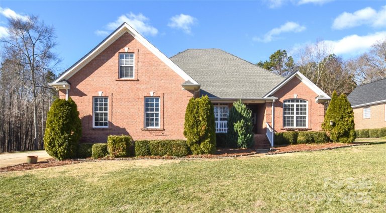 7757 St Andrews Lane sold home in Cowans Ford Country Club, Stanley, NC