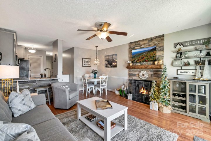 301 Pinnacle Inn Road pending home in Pinnacle Inn, Beech Mountain, NC