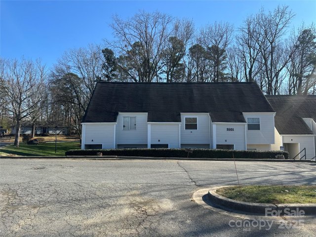 9101 Spyglass Place A sold home in Pawtuckett on the Green, Charlotte, NC