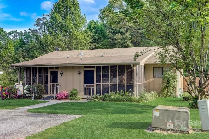 131 Freedom Road sold home in Floral Woods, Hendersonville, NC