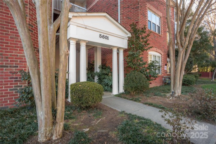 5601 Fairview Road 22 sold home in Wren Crest, Charlotte, NC