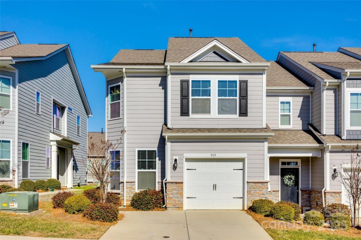 919 Emma Kate Court sold home in The Village At Ivy Ridge, Lake Wylie, SC
