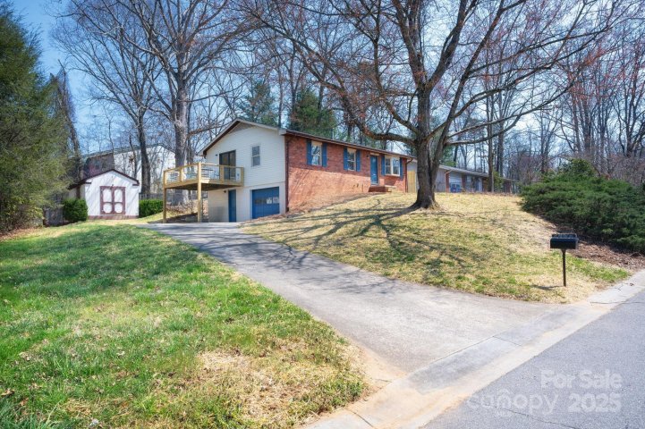 29 Evelake Drive sold home in Camelot, Asheville, NC