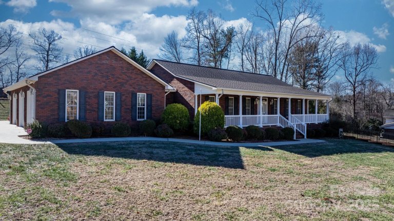 3023 Woodstream Drive sold home in Ramblewoods, Valdese, NC