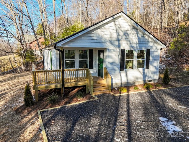 330 Peaceful Lane sold home in Hyder Mountain Acres, Clyde, NC