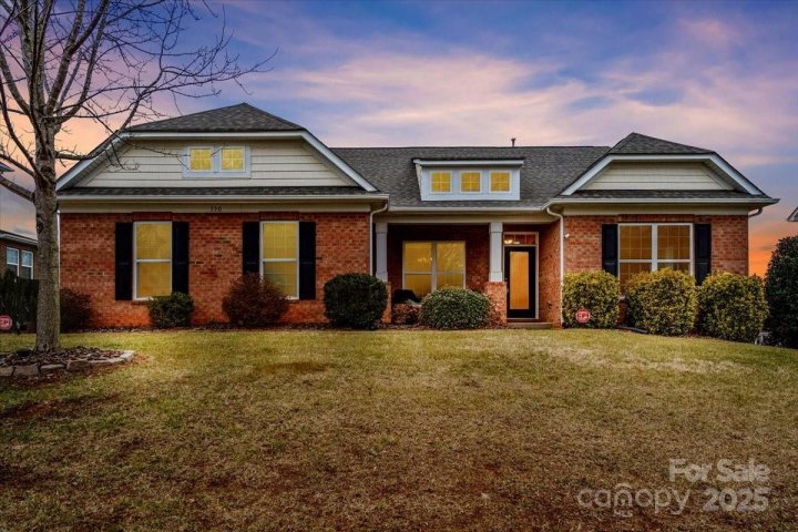 130 W Warfield Drive sold home in Wellesley, Mooresville, NC