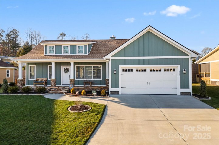 102 Olde Oak Way sold home in Olde Oak, Hendersonville, NC