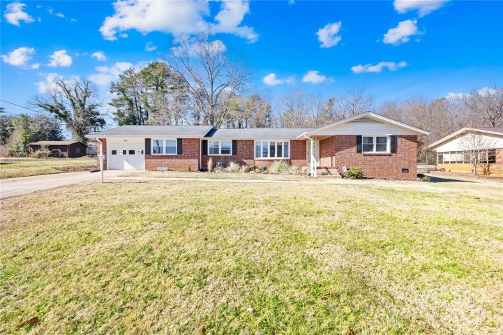 2431 17th Street 9-13 sold home in Pinebrook Park, Hickory, NC