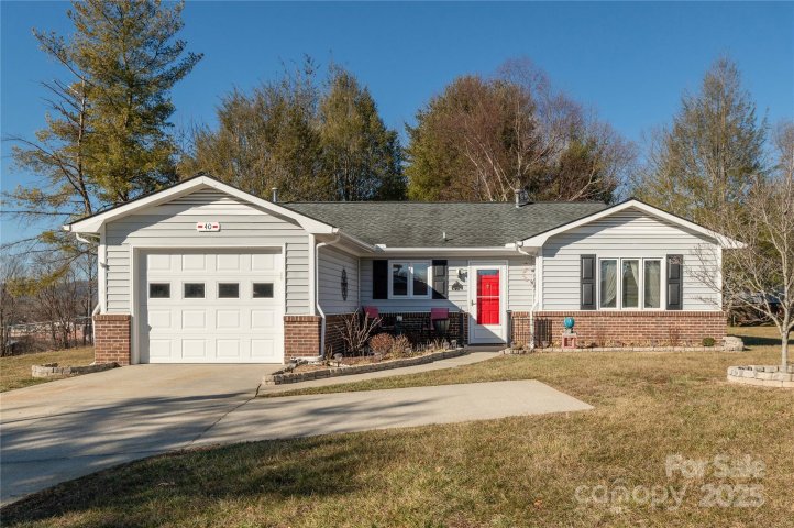 40 Doanbury Court sold home in Blue Ridge Villas, Hendersonville, NC