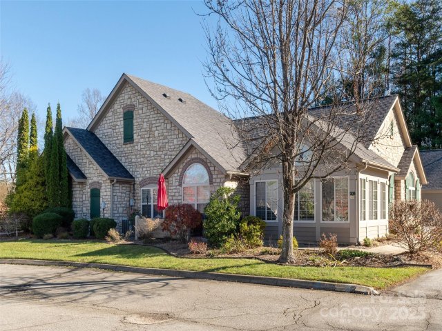 206 Summerfield Place sold home in Orchards at Flat Rock, Flat Rock, NC