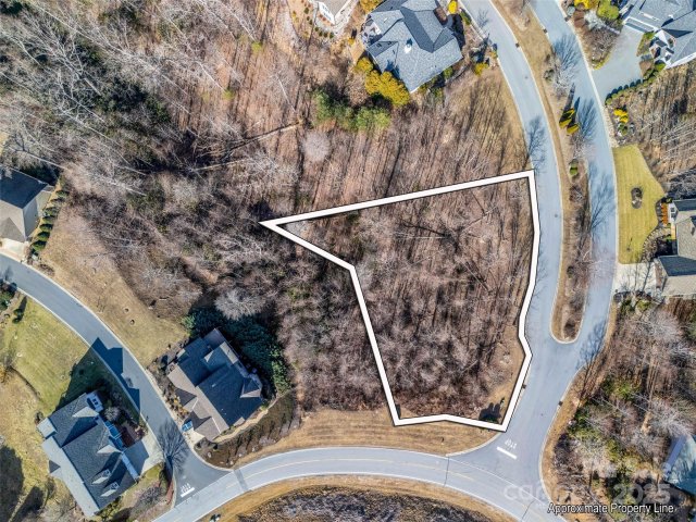1509 Summit Hill Road active home in Carriage Park, Hendersonville, NC