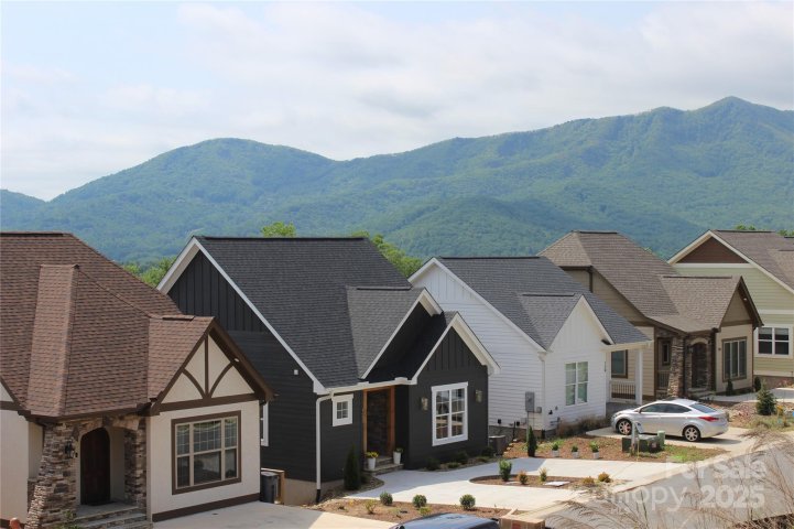 122 Chepstow Place sold home in Tudor Croft, Black Mountain, NC