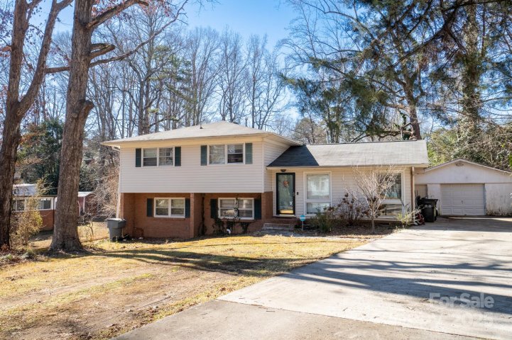 7716 Elwood Drive sold home in Fairfield Park, Charlotte, NC